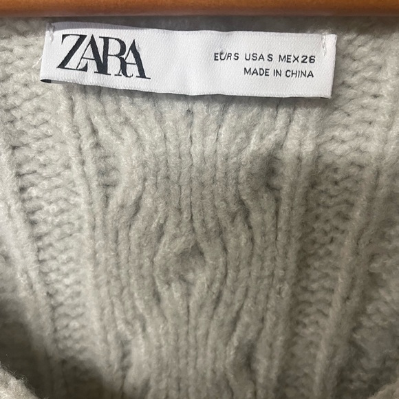 ZARA Light Gray Chunky Cable Knit Sweater Vest Women’s Size Small - Picture 5 of 6